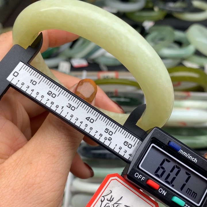 蛇纹石玉未镶嵌手镯1012