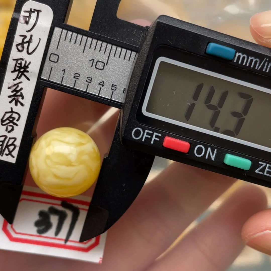 蜜蜡裸石未镶嵌蜜蜡