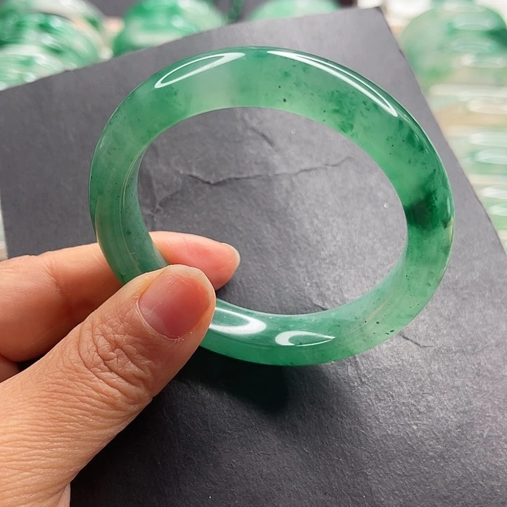 未镶嵌手镯石英质玉