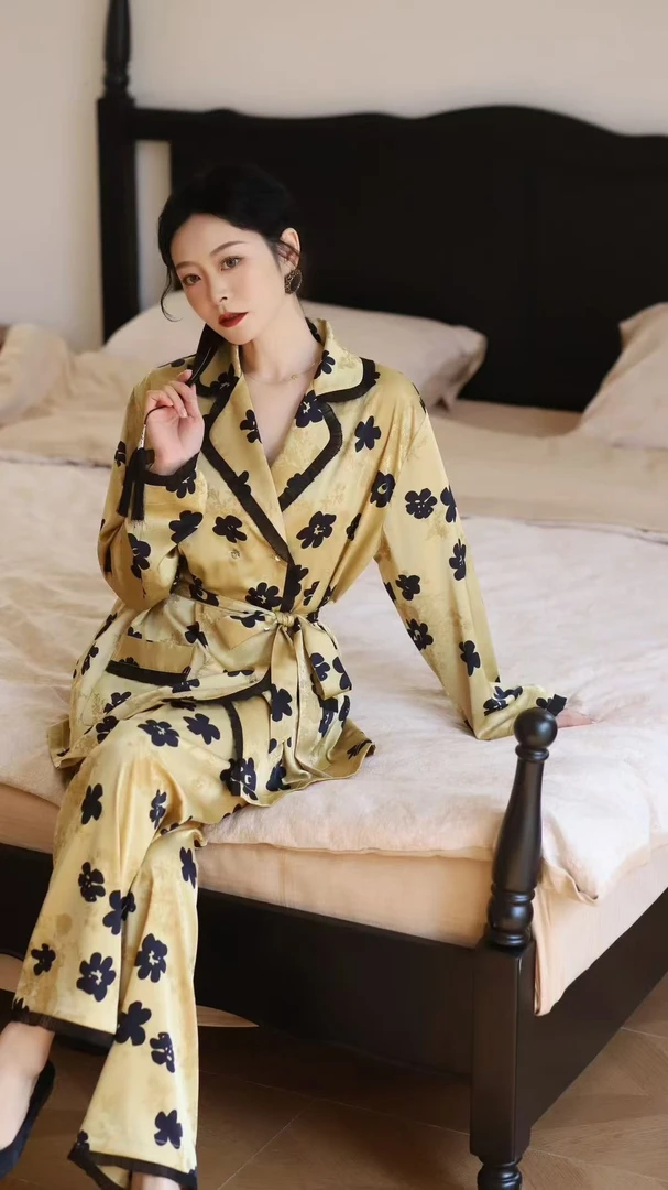 言子甄选—2025春夏丝质提花缎面时尚印花女士长袖睡衣套装可外穿