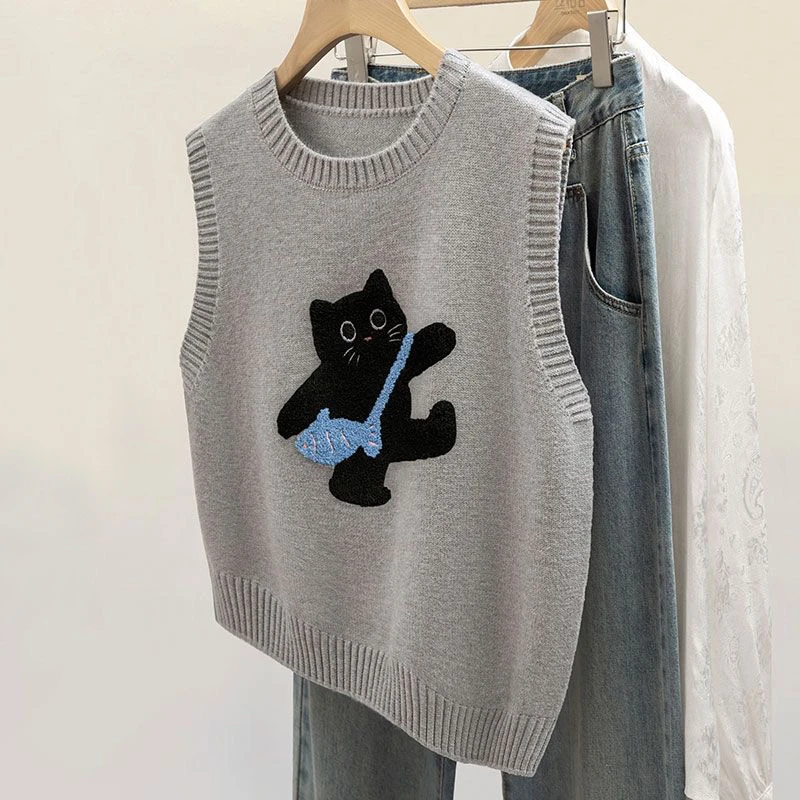 可爱减龄针织马甲背心女士2025春装新款圆领套头刺绣小猫内搭马夹