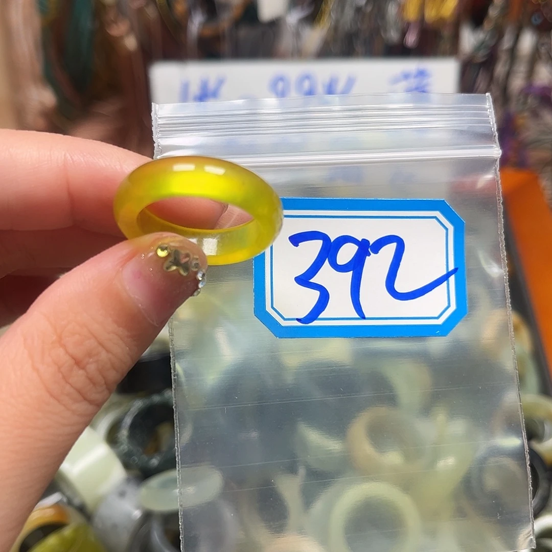 自***枝未镶嵌蛇纹石玉珠宝奇石