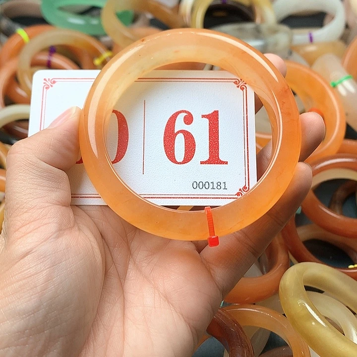 未镶嵌石英质玉（黄龙玉）手镯