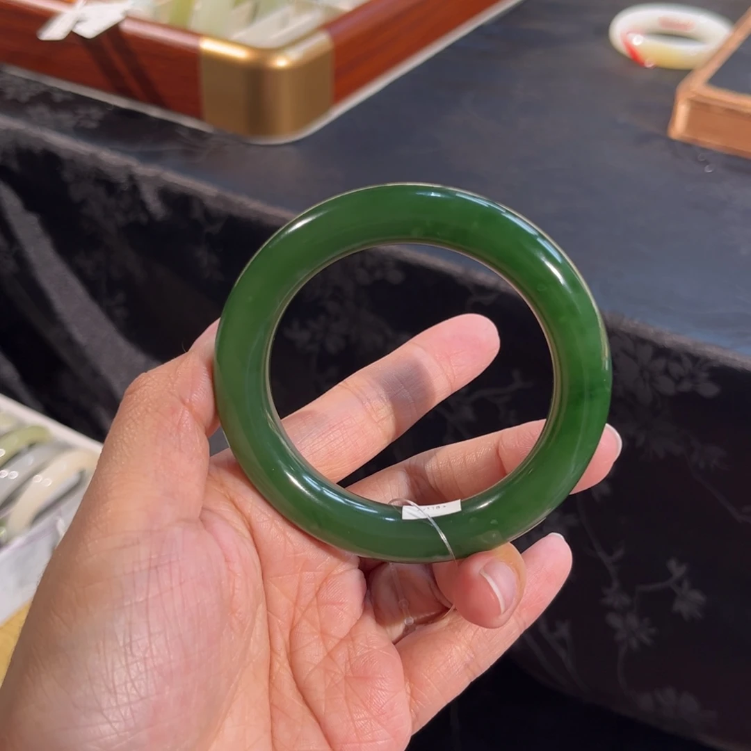 和田玉未镶嵌手镯   「俄碧 辣绿」7.58万平替款