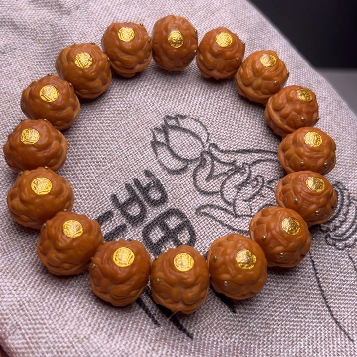 猴头核桃吊坠1.6大满贯，万毛刷文玩袋