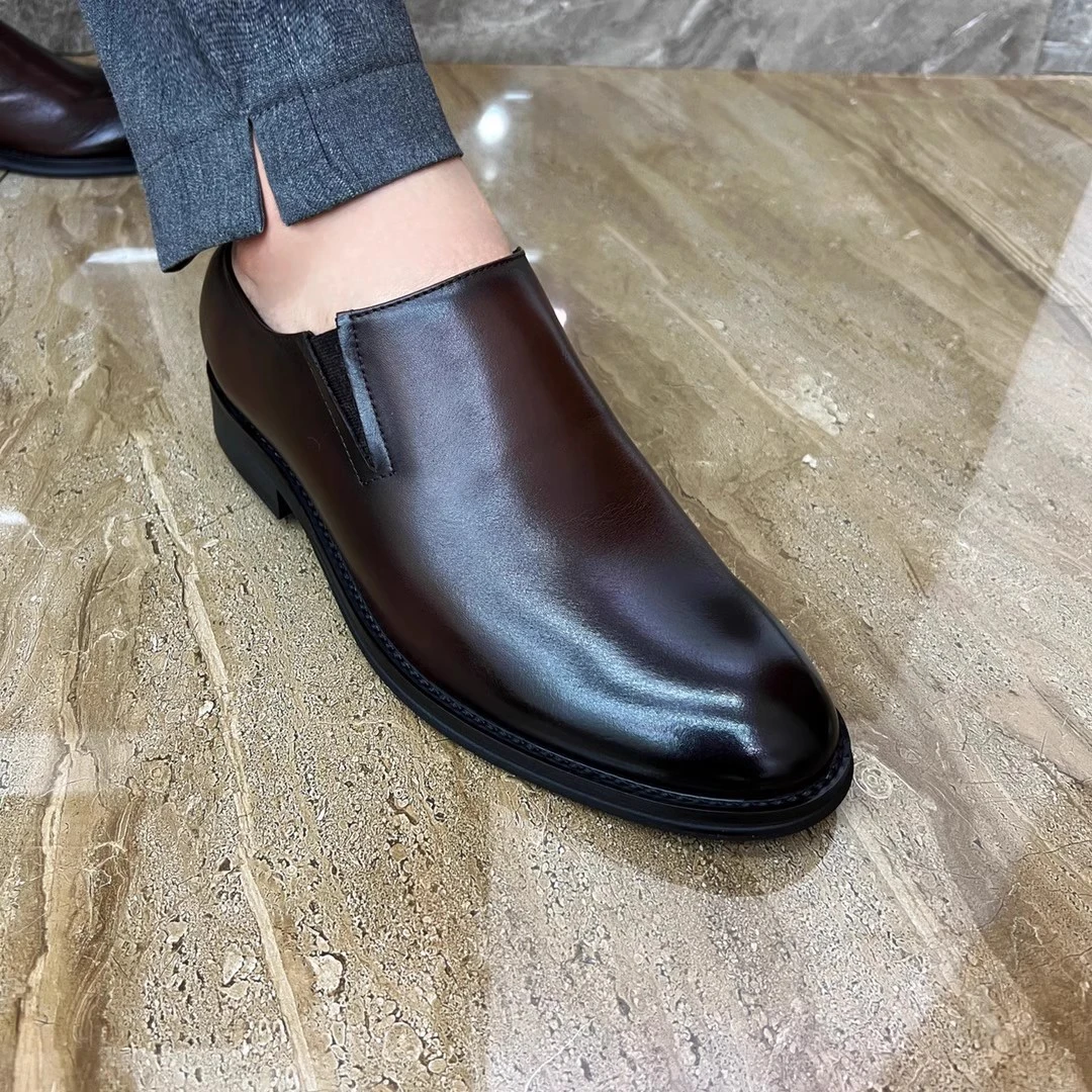 新款男士休闲男皮鞋百搭透气软底英伦风酒红黑色绅士商务正装皮鞋