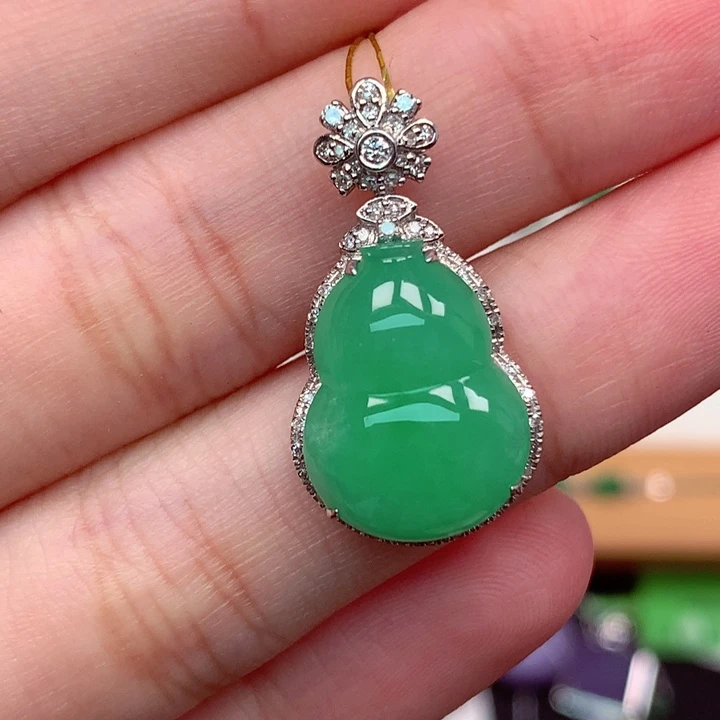 翡翠18K金镶嵌颈饰翡翠