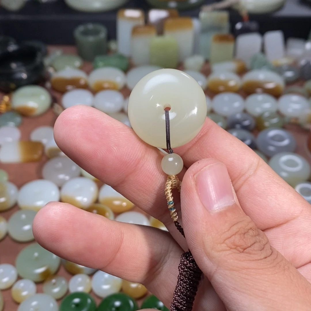 和田玉吊坠(不含链)未镶嵌九***见