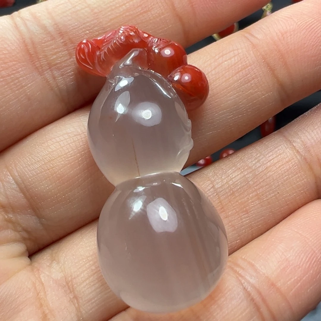 南红玛瑙吊坠未镶嵌