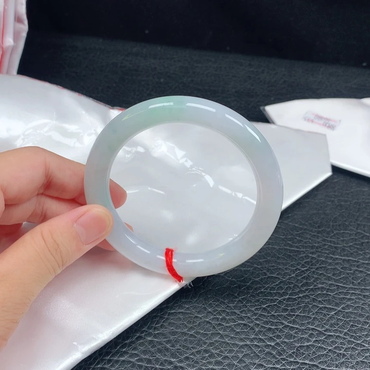 翡翠手镯（圆镯）未镶嵌猫*天