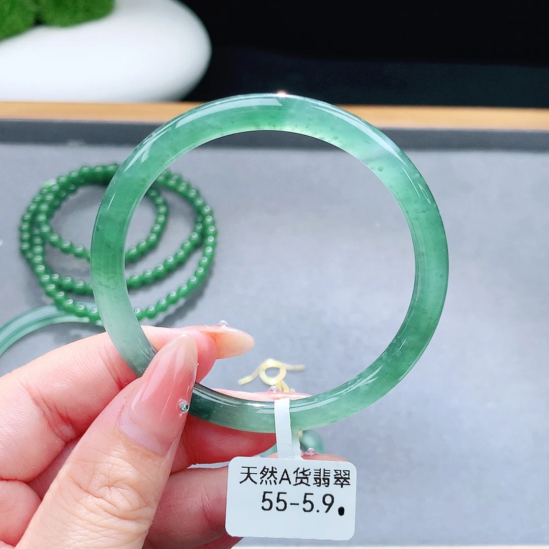 未镶嵌手镯（圆镯）翡翠