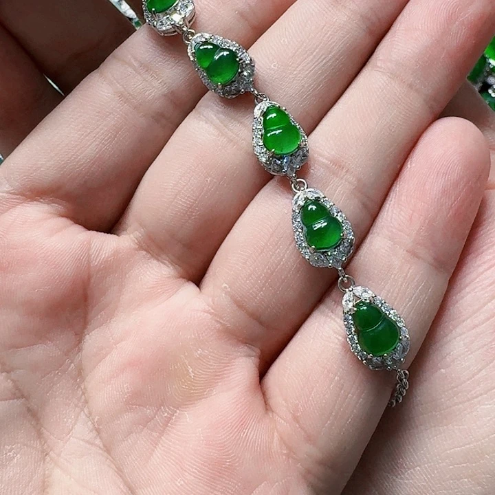 翡翠颈饰未镶嵌天然A货翡翠放漏