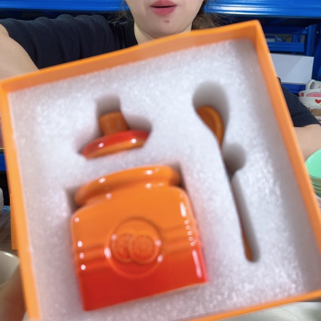 陶瓷橙色水果调料罐
