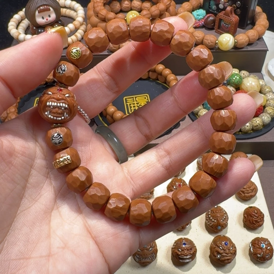 猴头核桃吊坠套串