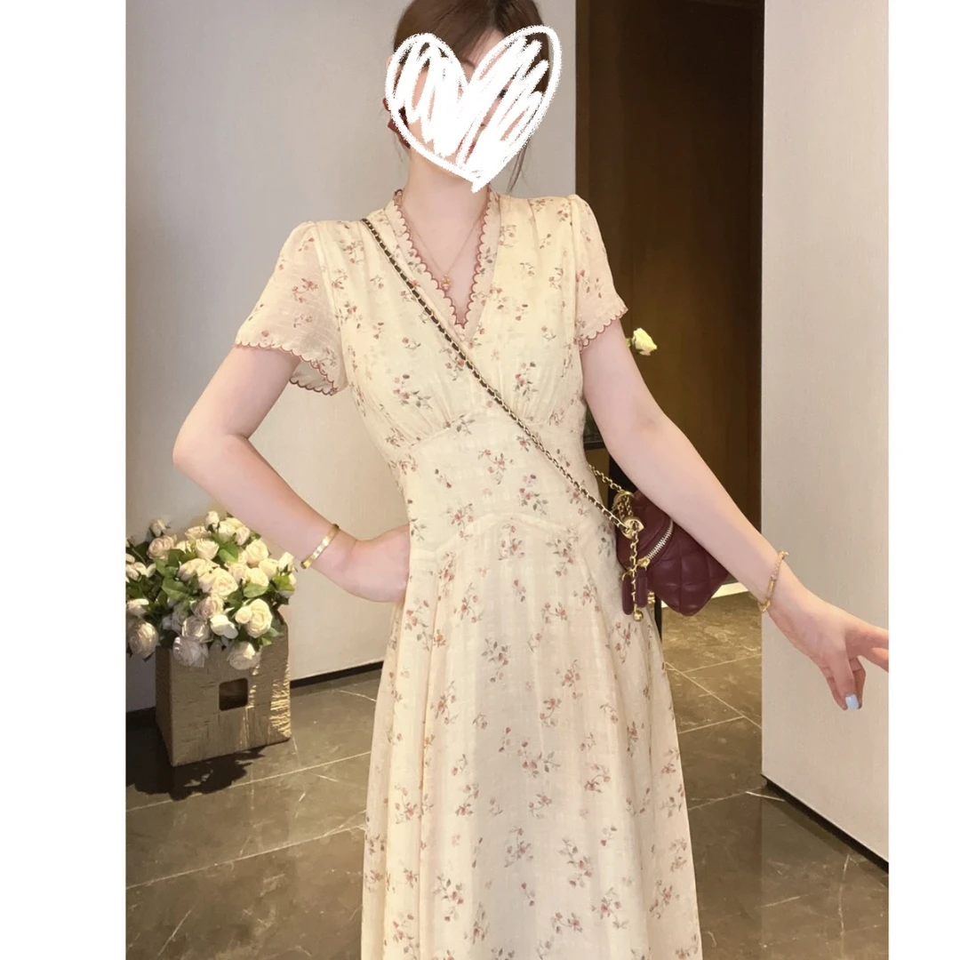 甜美纯欲气质v领蔷薇碎花显瘦小众设计感连衣裙8229#A