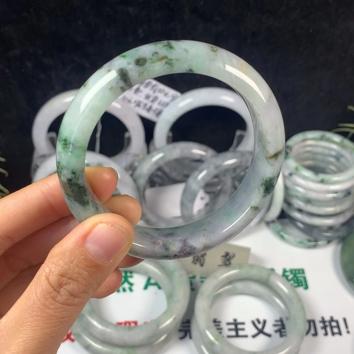 翡翠未镶嵌手镯64号。 55圈