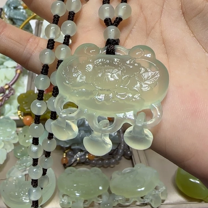 蛇纹石玉吊坠未镶嵌