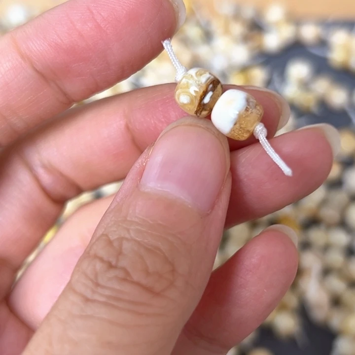 裸石蜜蜡未镶嵌7.2mm一对