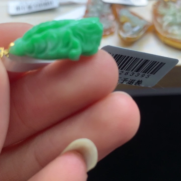 翡翠未镶嵌颈饰吊坠