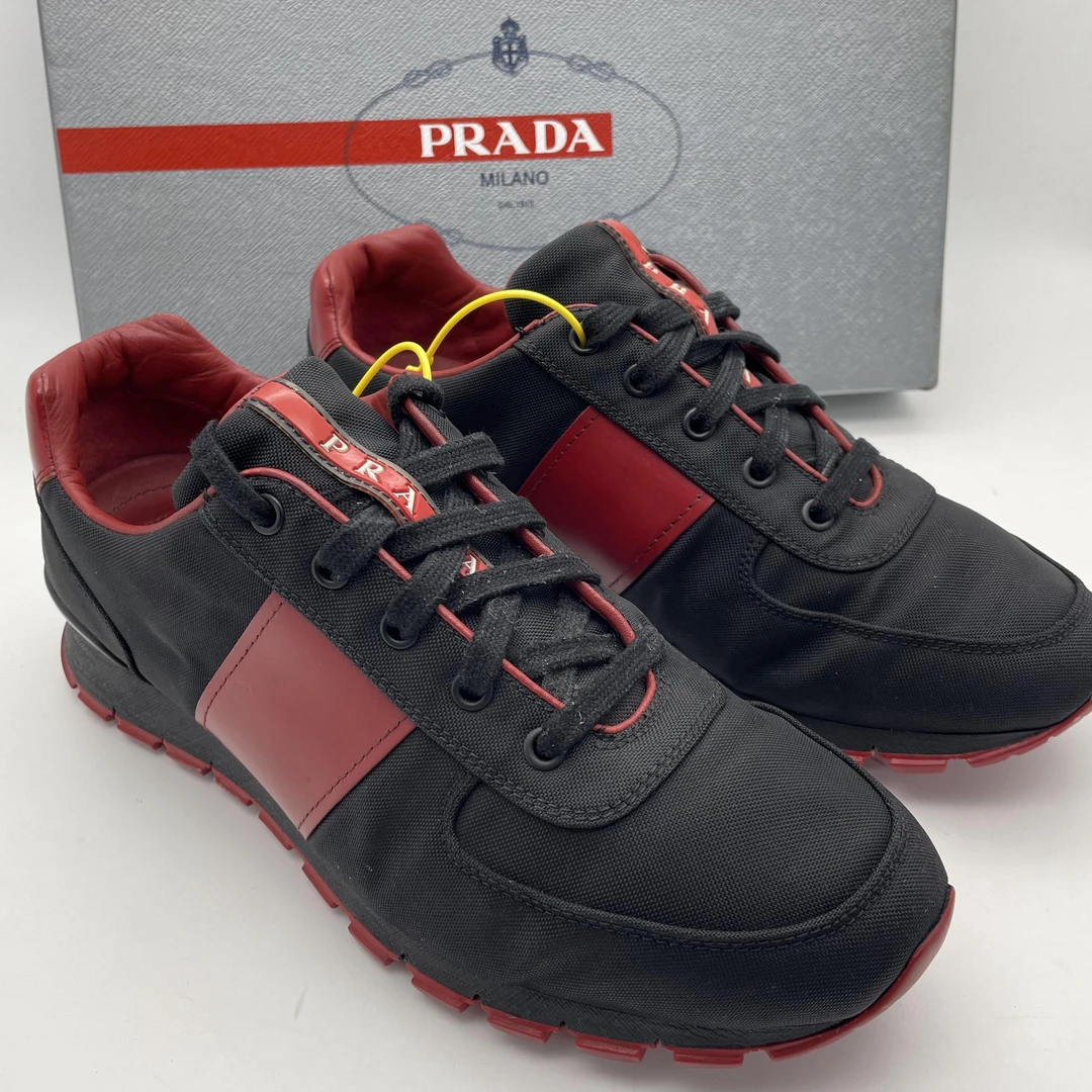 95新 Prada/普拉达 41.5欧码 /黑色拼接红竖带运动鞋轻便透气