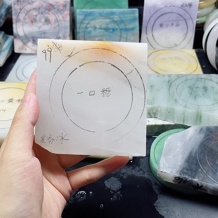 未镶嵌手镯石英质玉定制