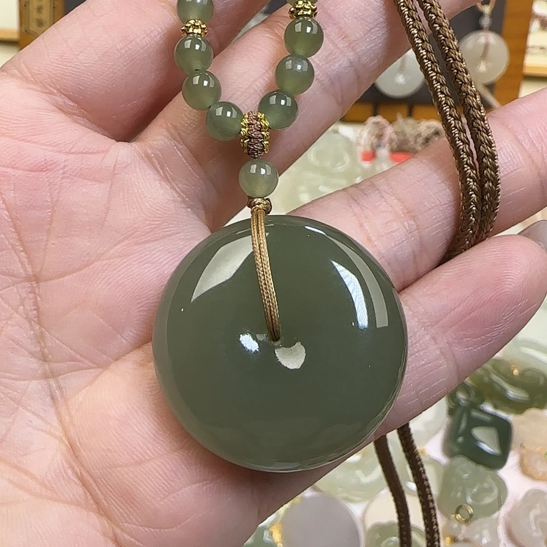 兰***兰和田玉未镶嵌颈饰