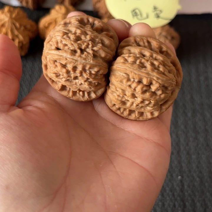 吊坠文玩核桃闷白