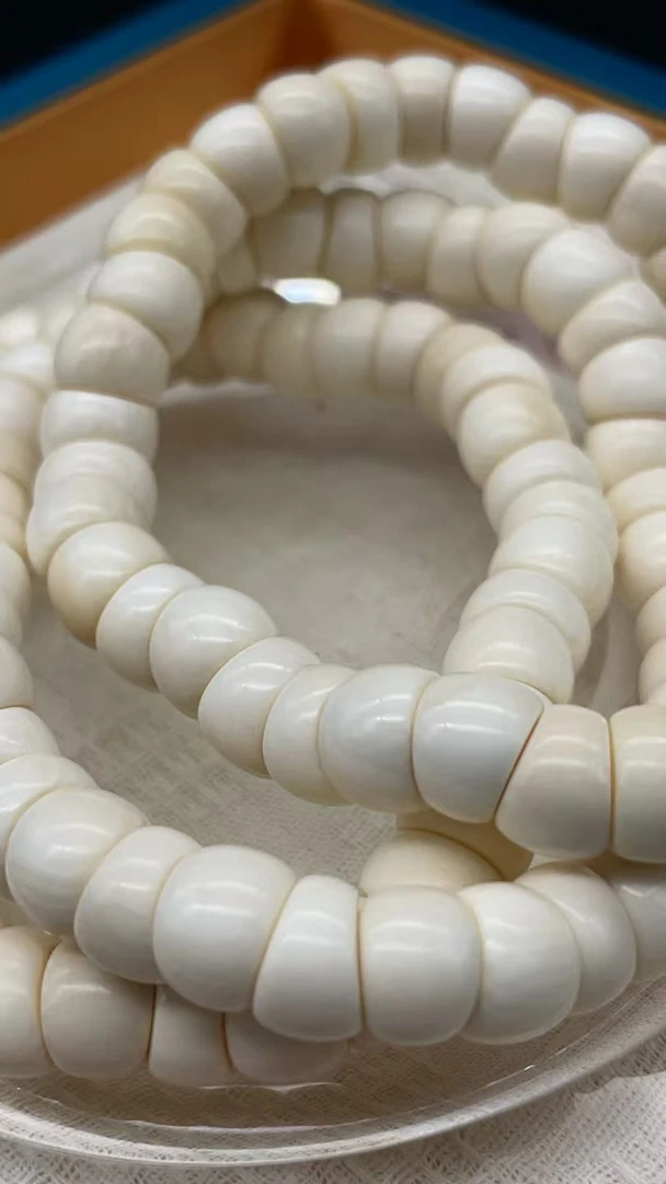 80178精品猛犸象牙7.8MM左右大肠绕指柔手串（有色差 发其一）