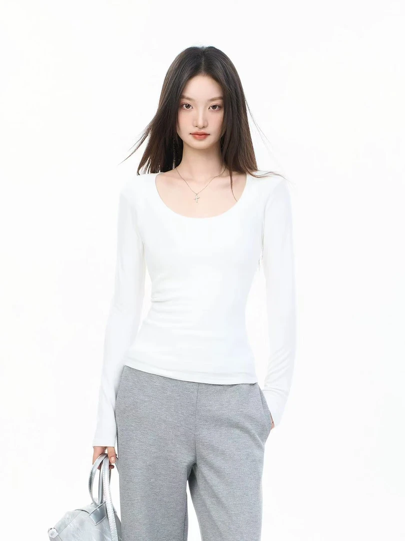 A15-3白色“纽扣领”打底长袖上衣（2018）