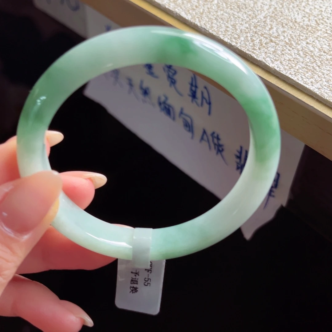 未镶嵌手镯翡翠手镯