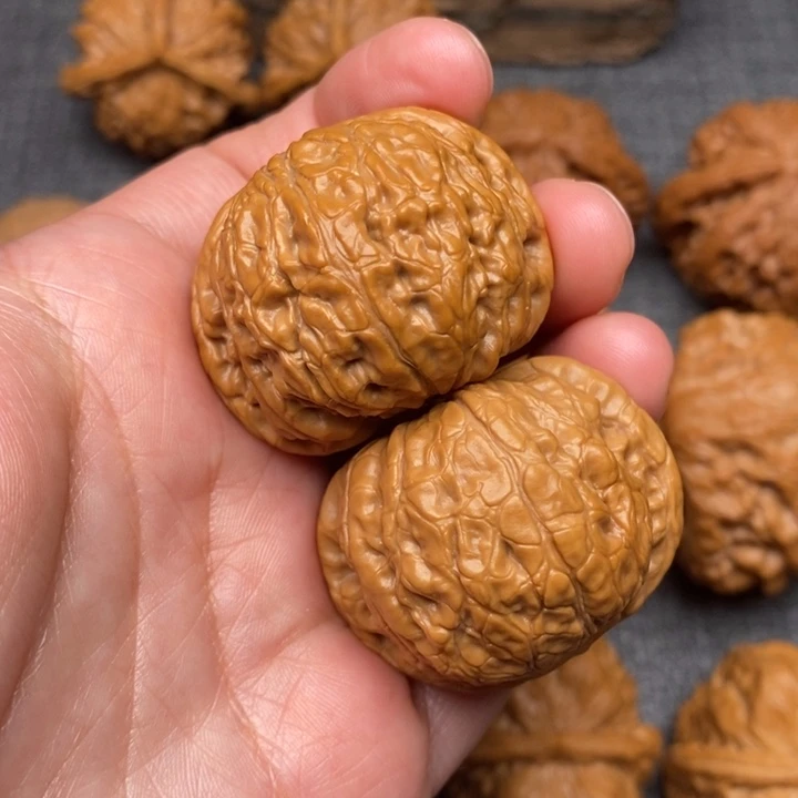 厚***、文玩核桃吊坠厚积37乾隆磨