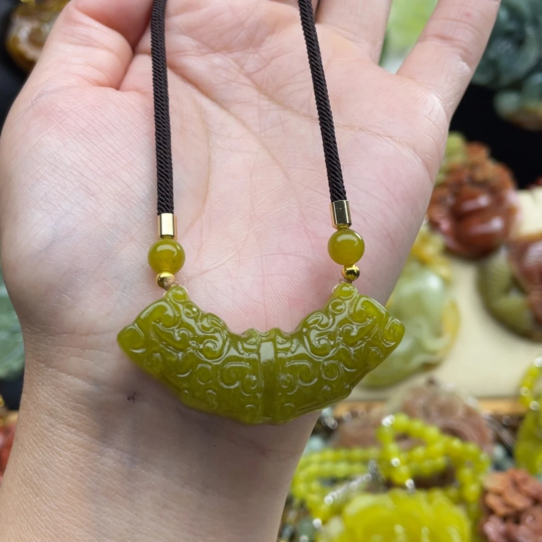 未镶嵌蛇纹石玉颈饰