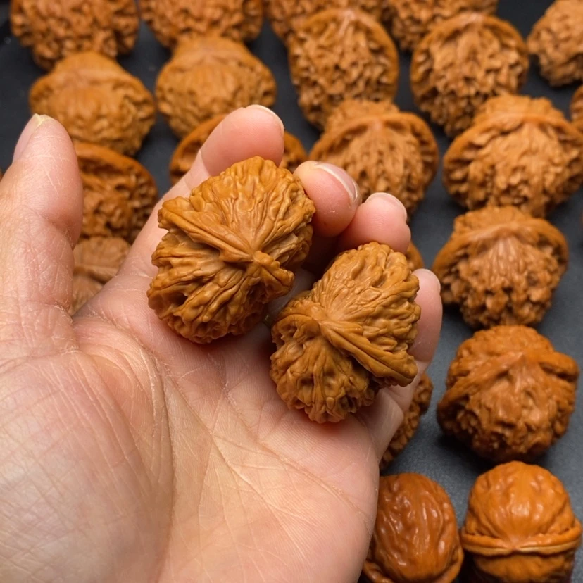 【闪购商品】文玩核桃把件半壁白狮子