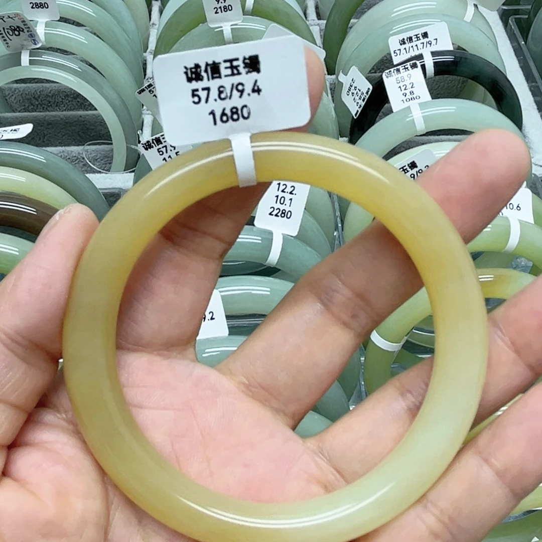 未镶嵌手镯和田玉