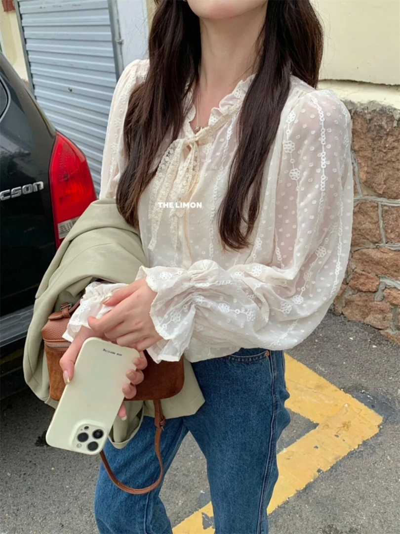 早秋法式木耳边系带宽松刺绣蕾丝杏色衬衫上衣女