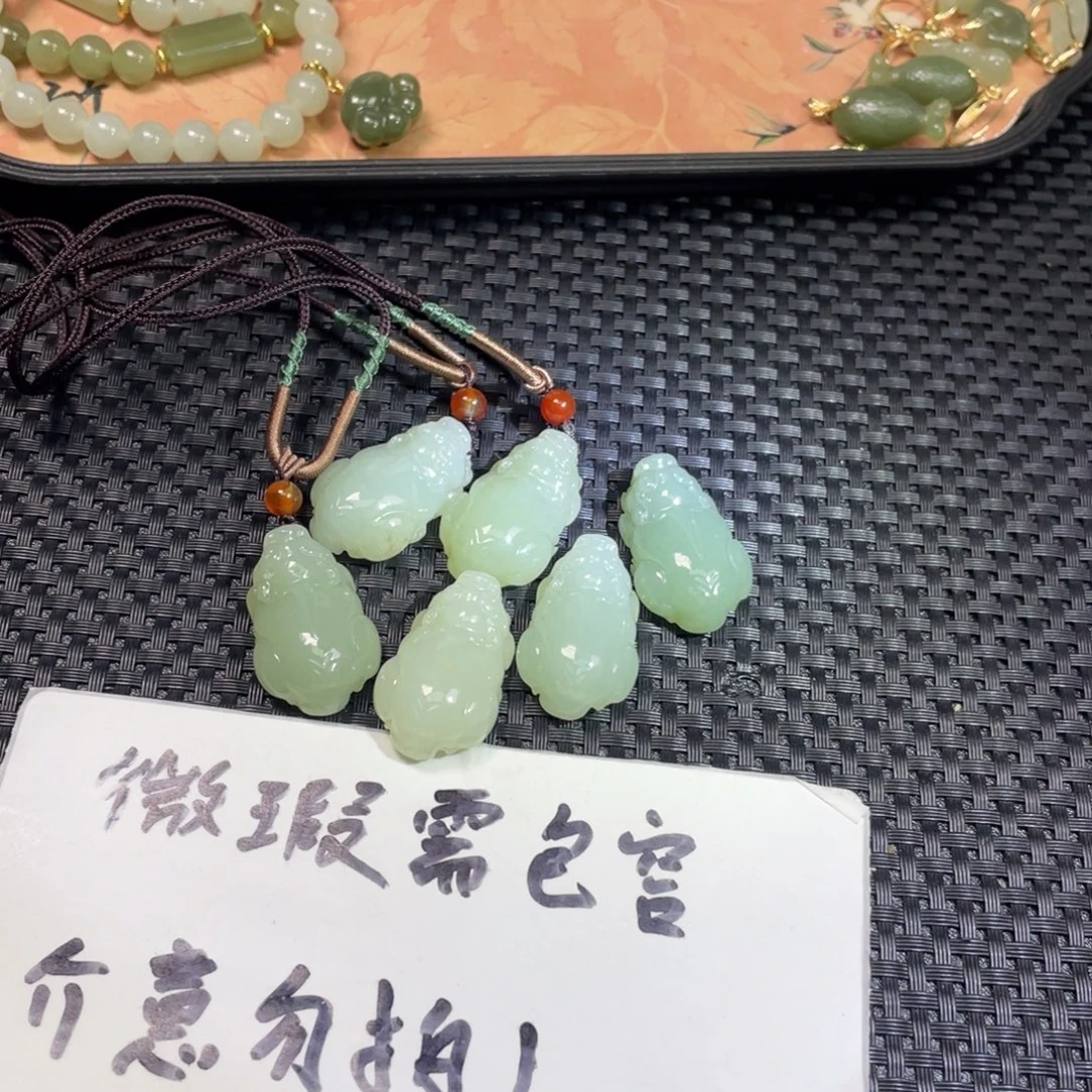 和田玉未镶嵌颈饰福利高青白貔貅