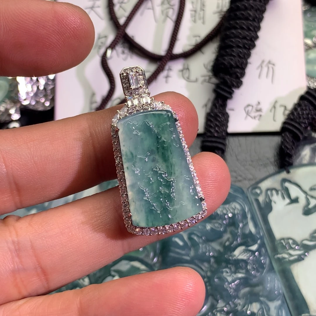翡翠颈饰未镶嵌山水