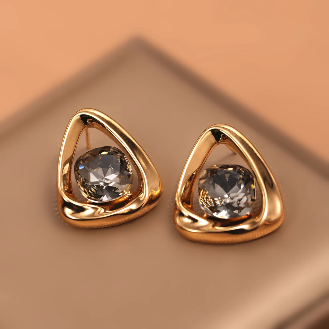 铜合金合成锆石耳饰 轻奢小众时尚潮流三角形几何耳钉简约耳环女