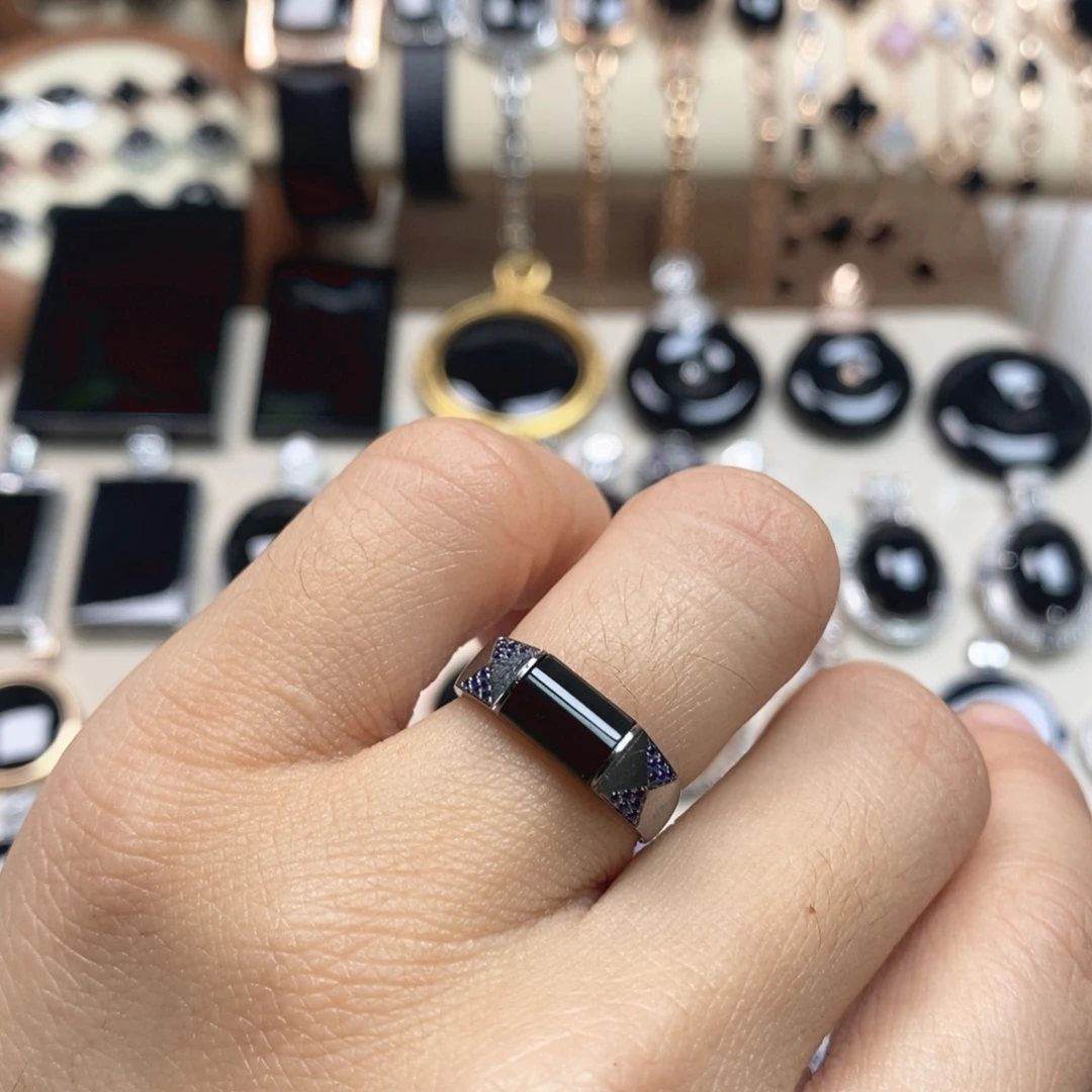 翡翠18K金镶嵌戒指