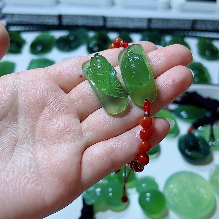 T***星未镶嵌蛇纹石玉手链