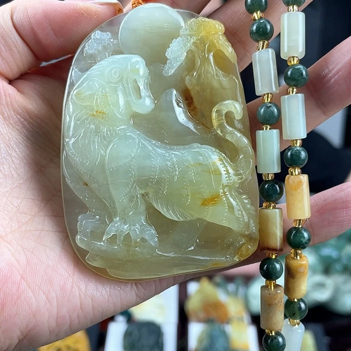 蛇纹石玉颈饰未镶嵌