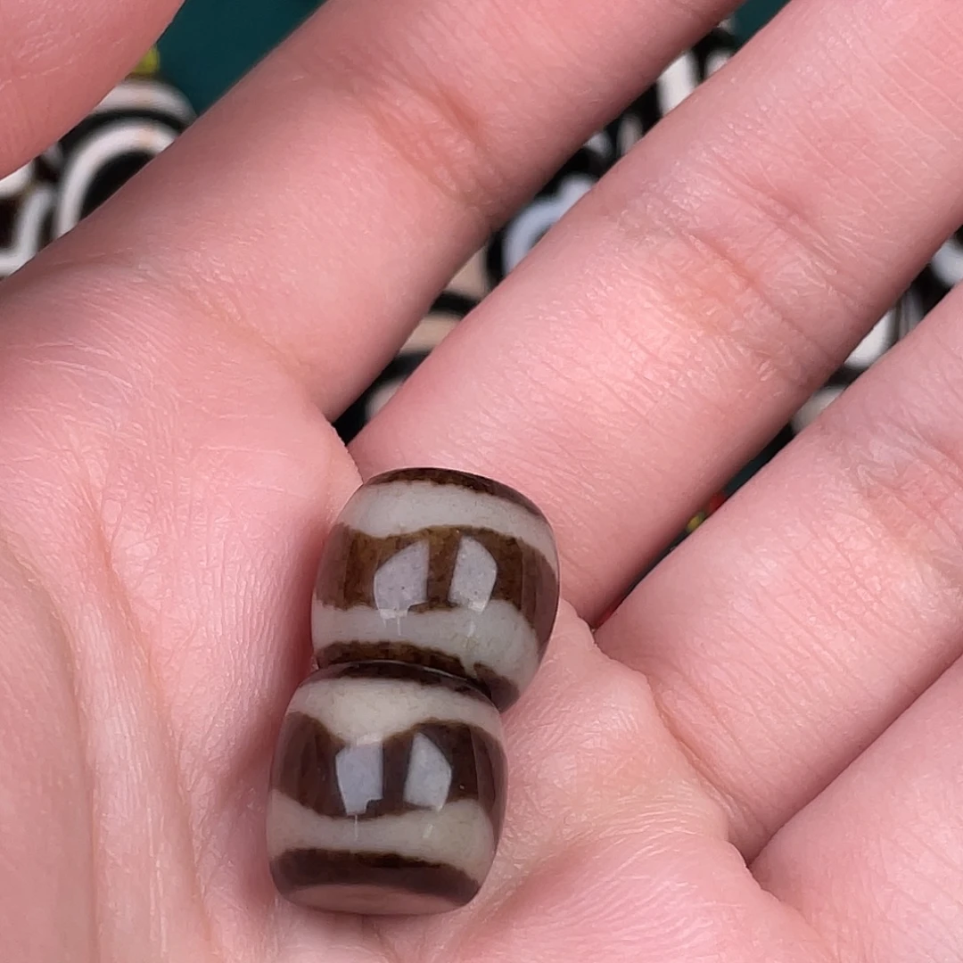 玛瑙/玉髓裸珠12 曲贡牙2个