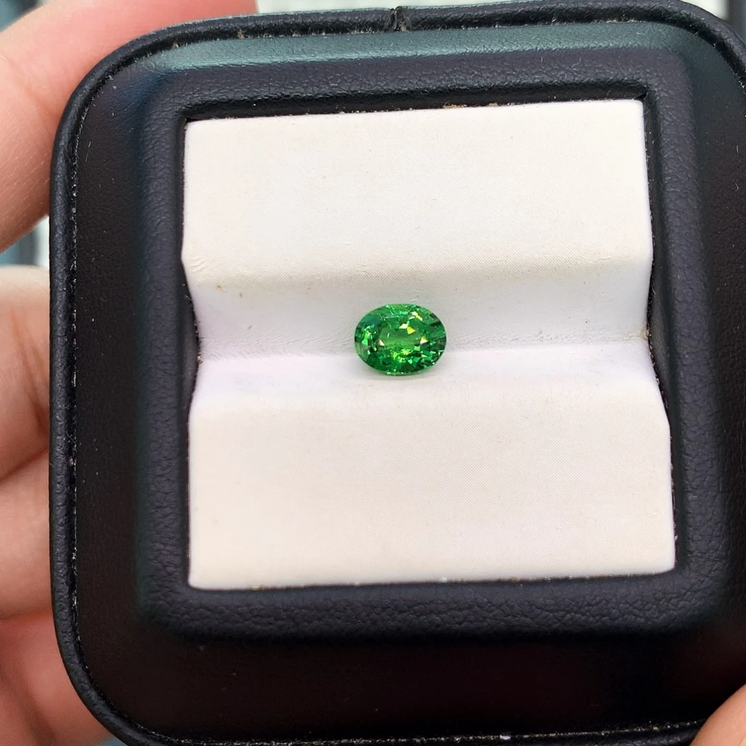 石榴石（沙弗莱）1.05克拉未镶嵌