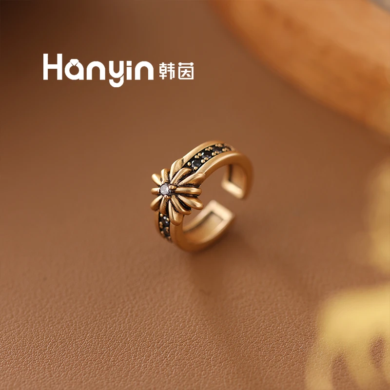 铜合金合成锆石戒指 小众复古气质黑色微镶鸢尾花宽版开口戒指AAA