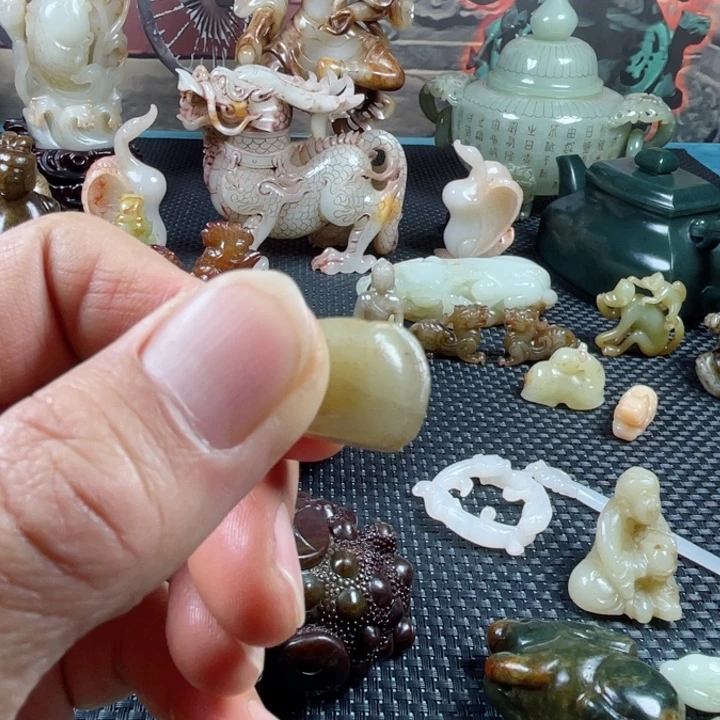 和田玉颈饰未镶嵌自**在