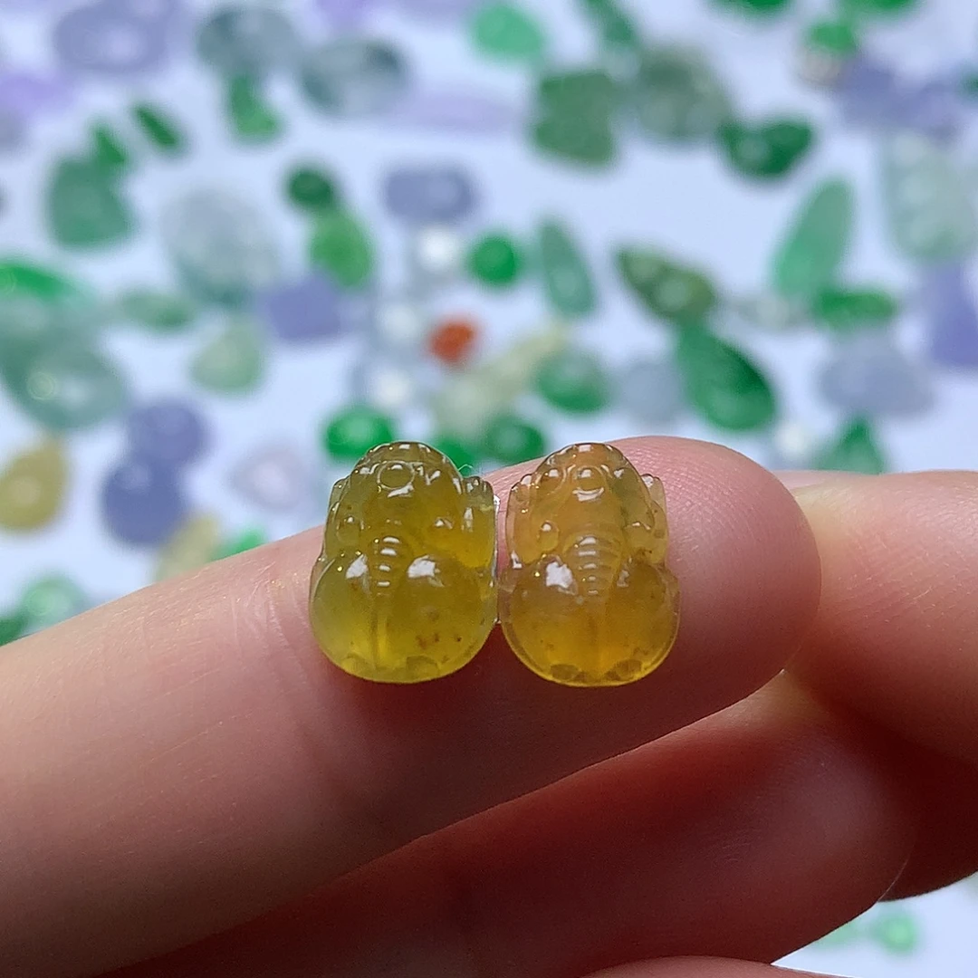 翡翠未镶嵌颈饰皮休