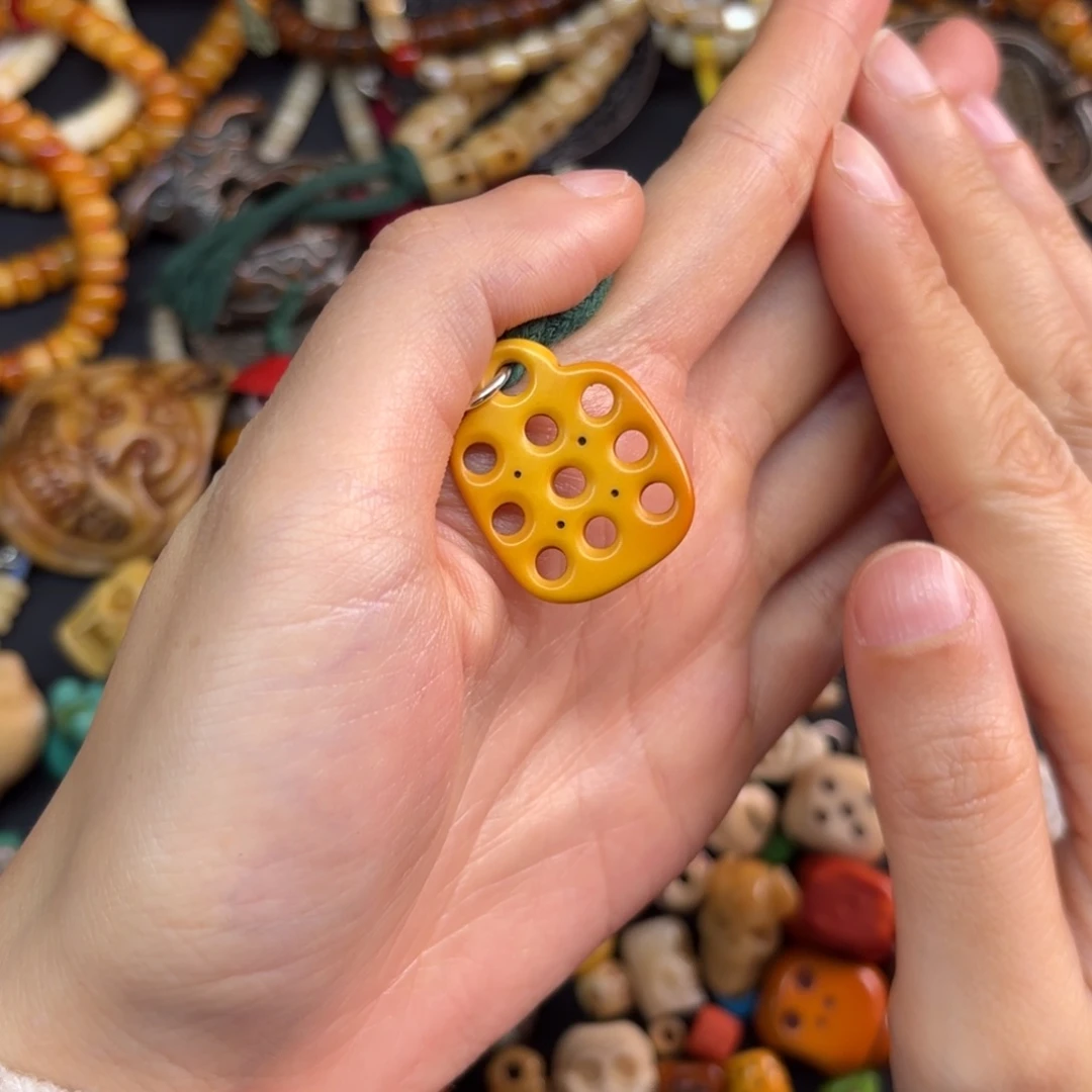 只买单纯的吊坠，没带链子，属的性质。无傲*女