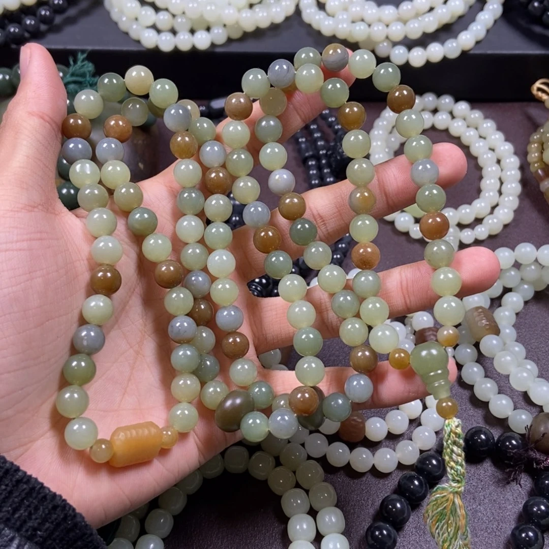 和田玉未镶嵌把件