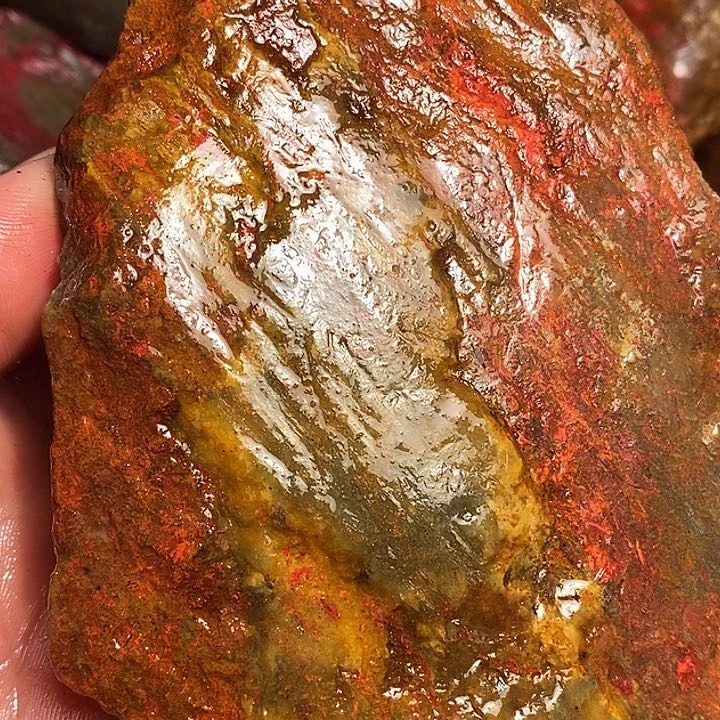 昌化石憨***香浙江昌化鸡血原石摆件