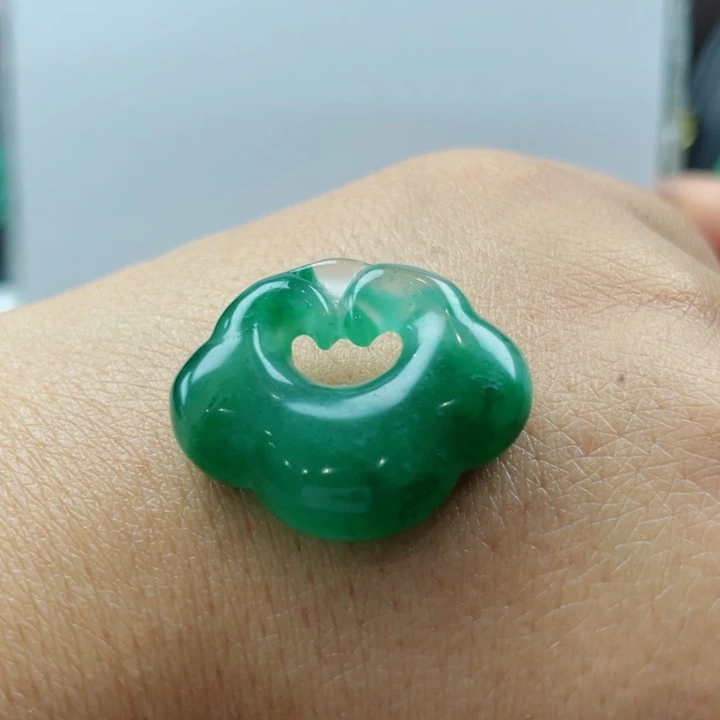 石英质玉未镶嵌颈饰